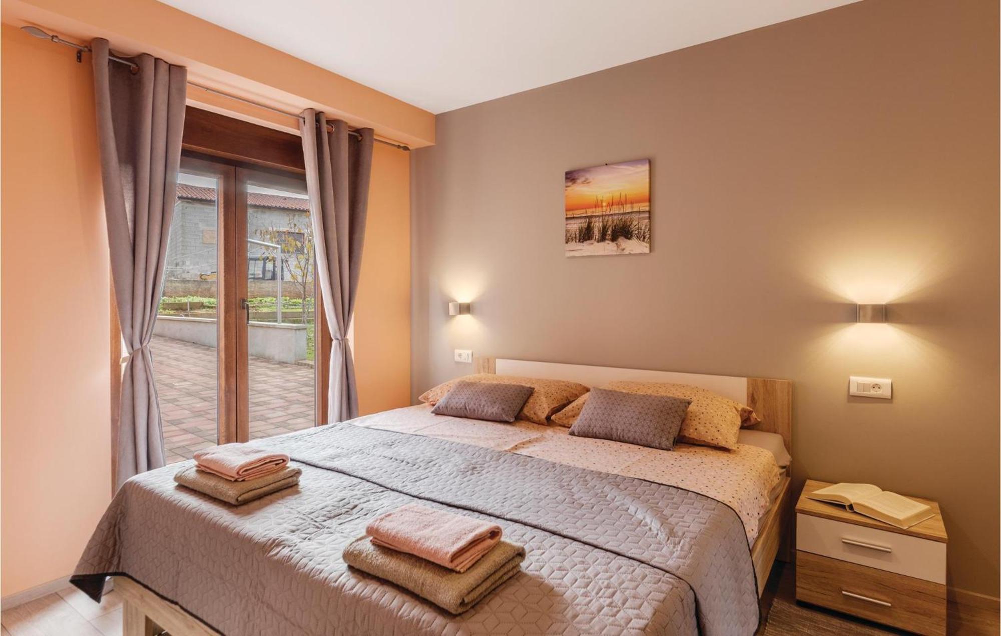 1 Bedroom Stunning Apartment In 普拉 外观 照片