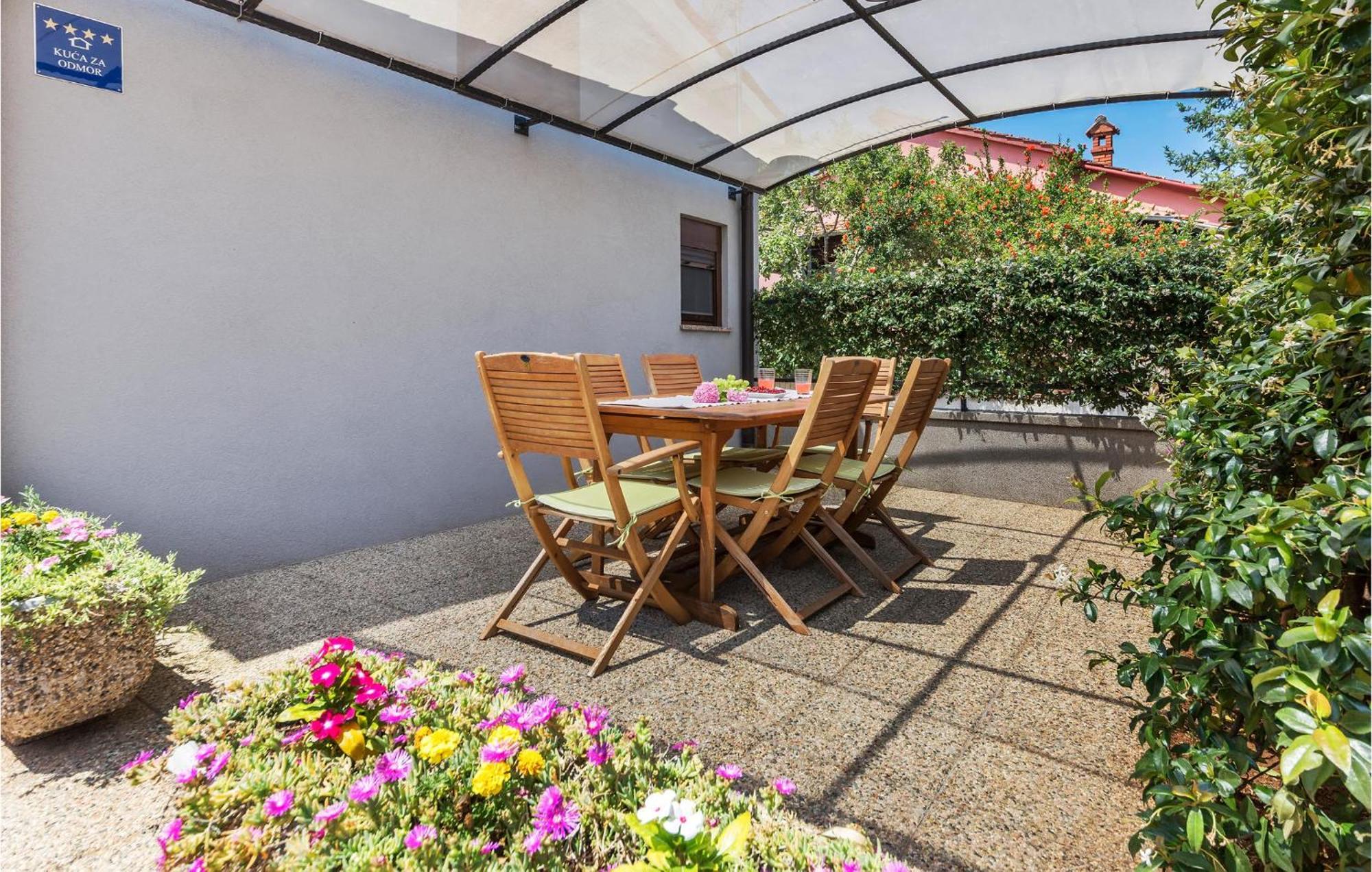 1 Bedroom Stunning Apartment In 普拉 外观 照片